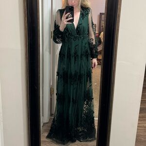 Elegant Green Lace Evening Gown